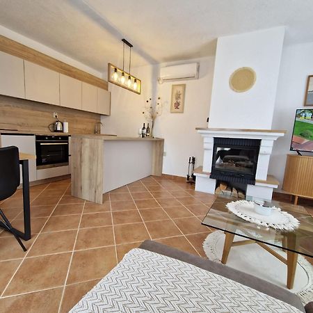 Village Apartment Zagvozd Екстер'єр фото
